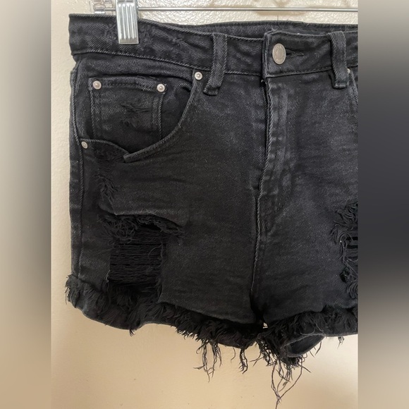 ✨Almost Famous Black Distressed Denim Shorts Size 7 - Picture 2 of 7